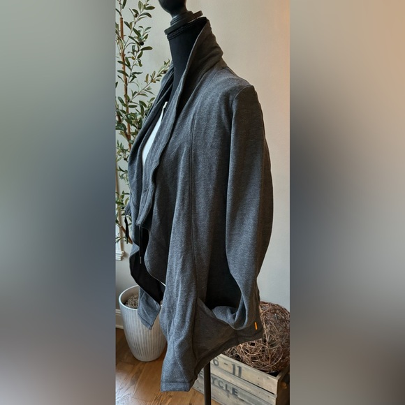 LUCY The Studio Flow wrap drape front jacket M - Picture 3 of 6